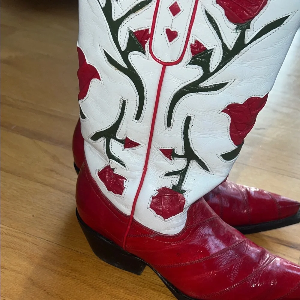 Chic Floral Red and White Heeled Boots - Picture 6 of 8